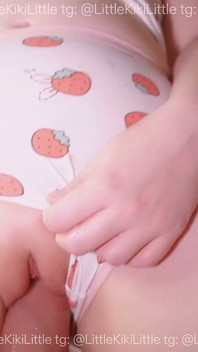 ของจริง!! เล่นเสียวกับลูกพี่ลูกน้องสาวที่แทบยังไม่พ้นในกางเกงในเซ็กซี่ก่อนนอน