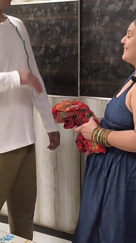 Puja Bhabhi Fuck with Tailor for Stitching a Dress Free of Cost