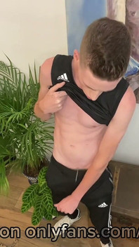 Craig Solo masturbarse con anillo de polla