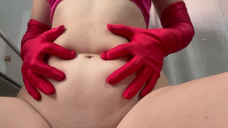 AmayaMori: Macecha Belly Button Play v červených rukavicích a masturbace