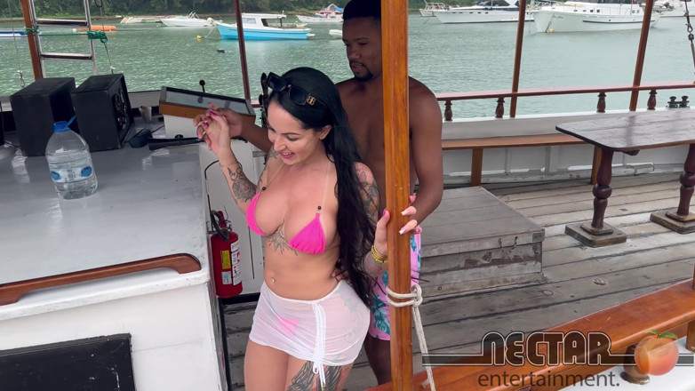 Nectar Entertainment: MILF- Elisa Sanches Che Viene Scopata Sulla Barca