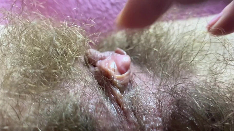 Cuteblonde666: Orgasme air mani memek berbulu closeup dan adegan normal klitoris...