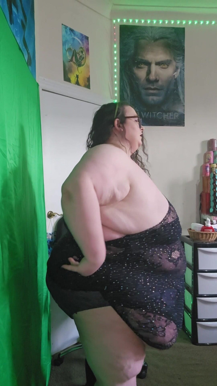 SSBBWLadyBrads: さあ、脱いで踊ろう SSBBW