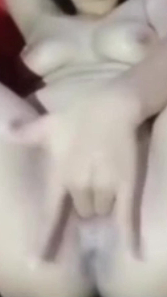 Novita_gemoy: Hraní s prsty až do povodní