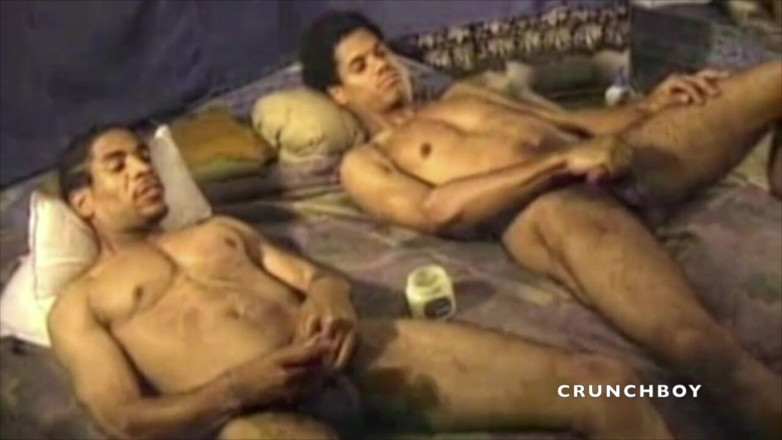 MEN BIG COCKS FUCKERS: Великий чорний член для смоктання його другом
