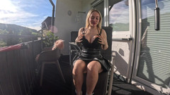 Queen of BDSM: Video pertama saya di sini akhirnya online!
