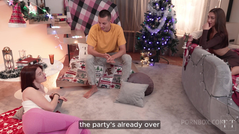 Jadilica: This Christmas I Got Addicted to Threesome