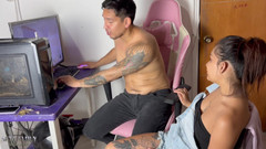Ninisex: Il mio fratellastro sta giocando al suo computer e io...