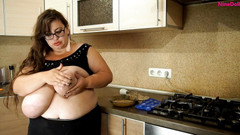 Nina Doll: キッチンアイス遊びで楽しい