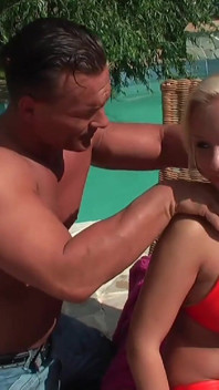 Blond tysk pool