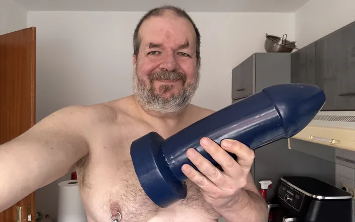Qualzucht: My Favorite Dildo, How Deep Can I Get It in?