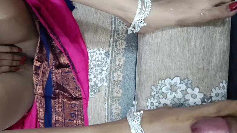 Dearshivani: Desi footjob od sexy bhabhi