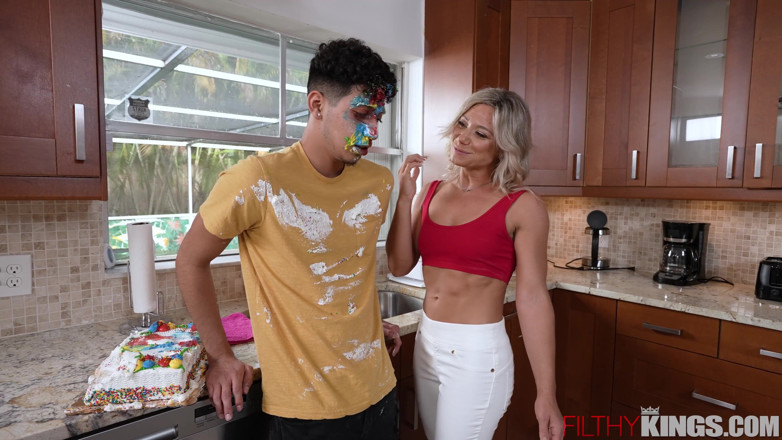 Filthy Kings: My Sexy Stepmom Workin' Hard Cock