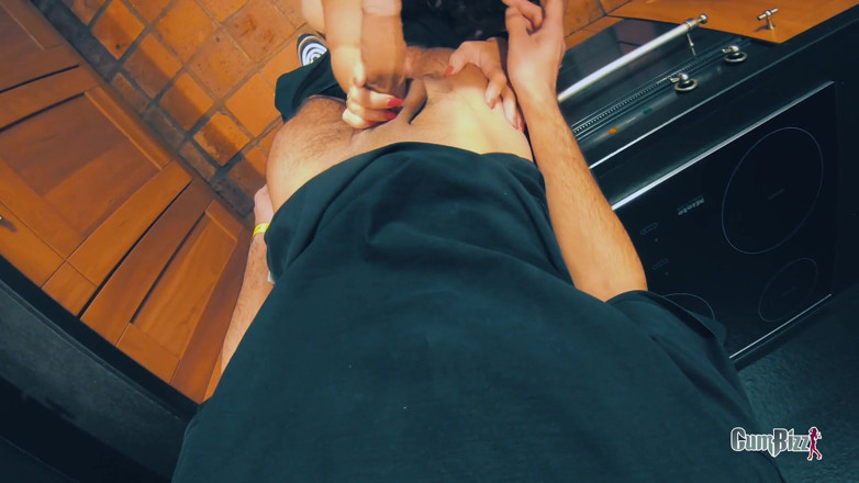 Cumbizz: Mẹ mia con trai riêng đụ máy bay bà già với...