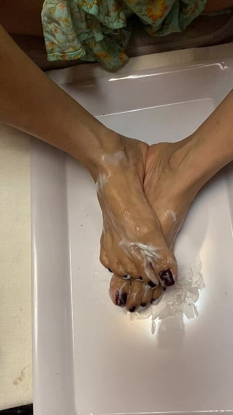 Naelor: Melove, des pieds asiatiques sexy avec de longs orteils se...