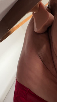 SSBBW děvka se svými obrovskými prsy těsně svázané
