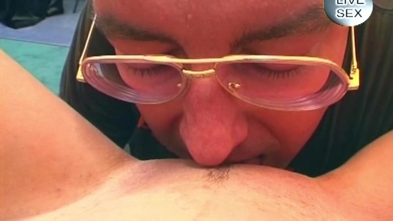 German bitch hunter: Enorme culo rosa, goteando desborde de esperma grueso