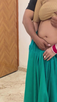 Mon devar pervers m’a attrapée et baisée par derrière
