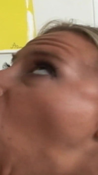 Interracial MILFs scen-1_blonde med en stor röv, hemmafru får en hård interracial knull