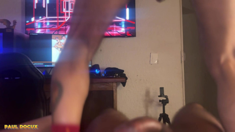 Paul Docux: Ele encontra um vídeo para a gente e se masturba...