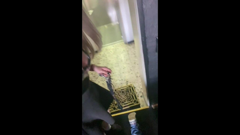 Queen_of_BDSM: Dentro il bidone della spazzatura!