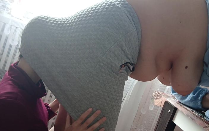 Lesbian-candys: Ich habe meine kollegin erwischt, wie sie den arsch meines...