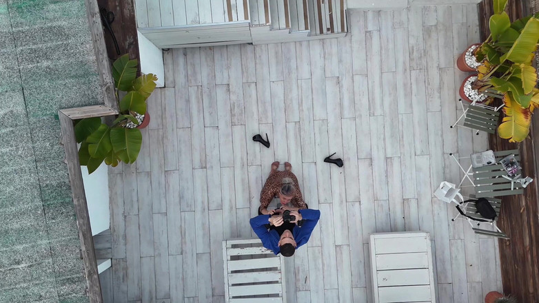 DINA LIGHT: Anh ấy làm cho tôi phun nước