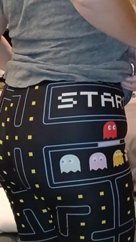 I freaking love these new Pac-Man leggings I bought for the Player One Contest.