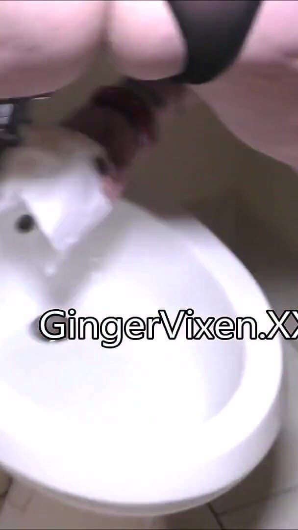 GingerVixen.XXX: ตูดอวบอาบน้ำทอง