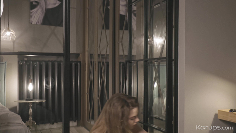 Karups Solo: Schlanke kleine sexbombe
