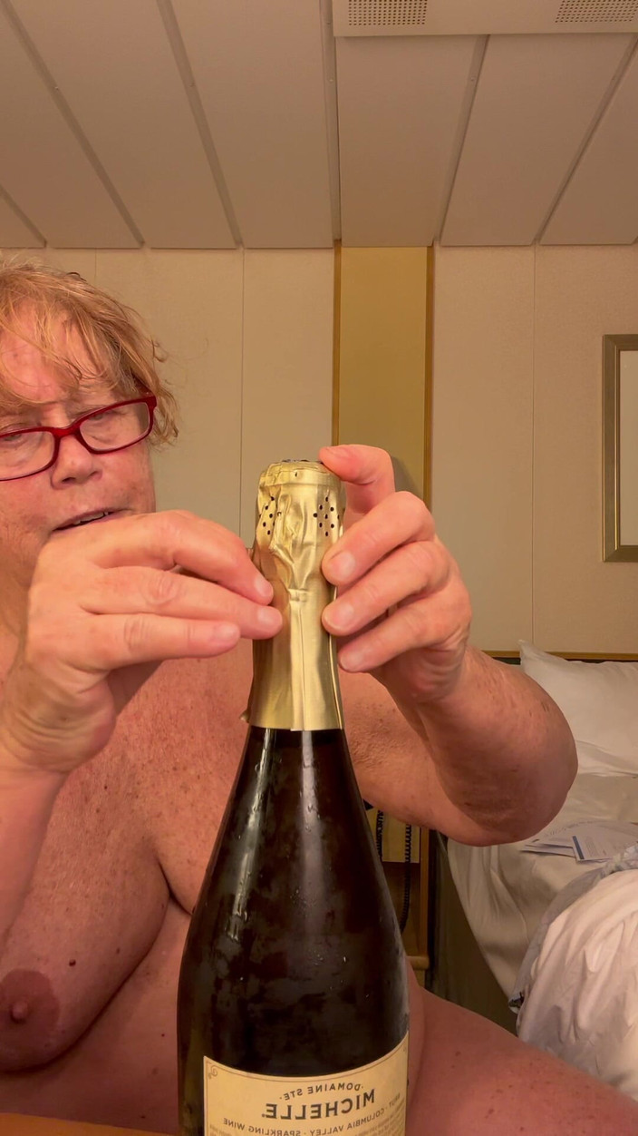 Big Ass 4 U: 내 수영복을 벗고 환호