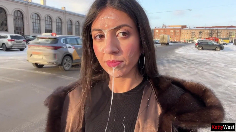 Katty West: Dívka souhlasila, že bude chodit s cizím spermatem na tváři - Cumwalk