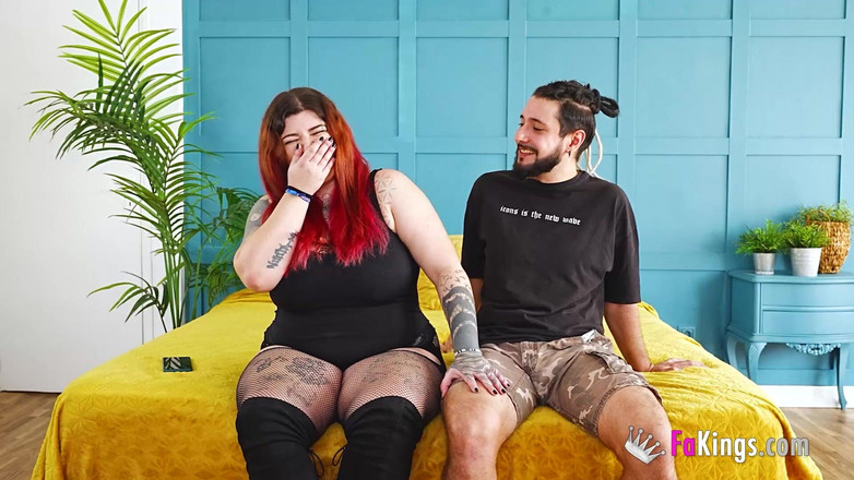 FAKings: Chubby Beauty Alternative занимается сексом с туристом: Лея Саэз, доящая итальянскую Лефу в притворных играх