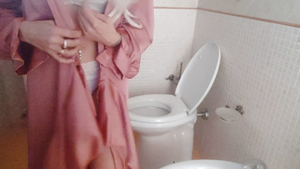 savannahamatoriale: Nádherná lidská barbie panenka špehována v koupelně