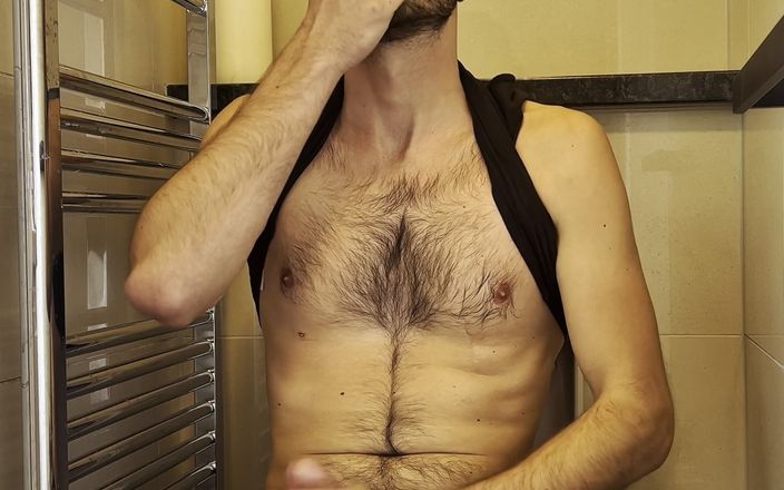 Thickbenjamin: Chlapec ochutnává své vlastní chcanky