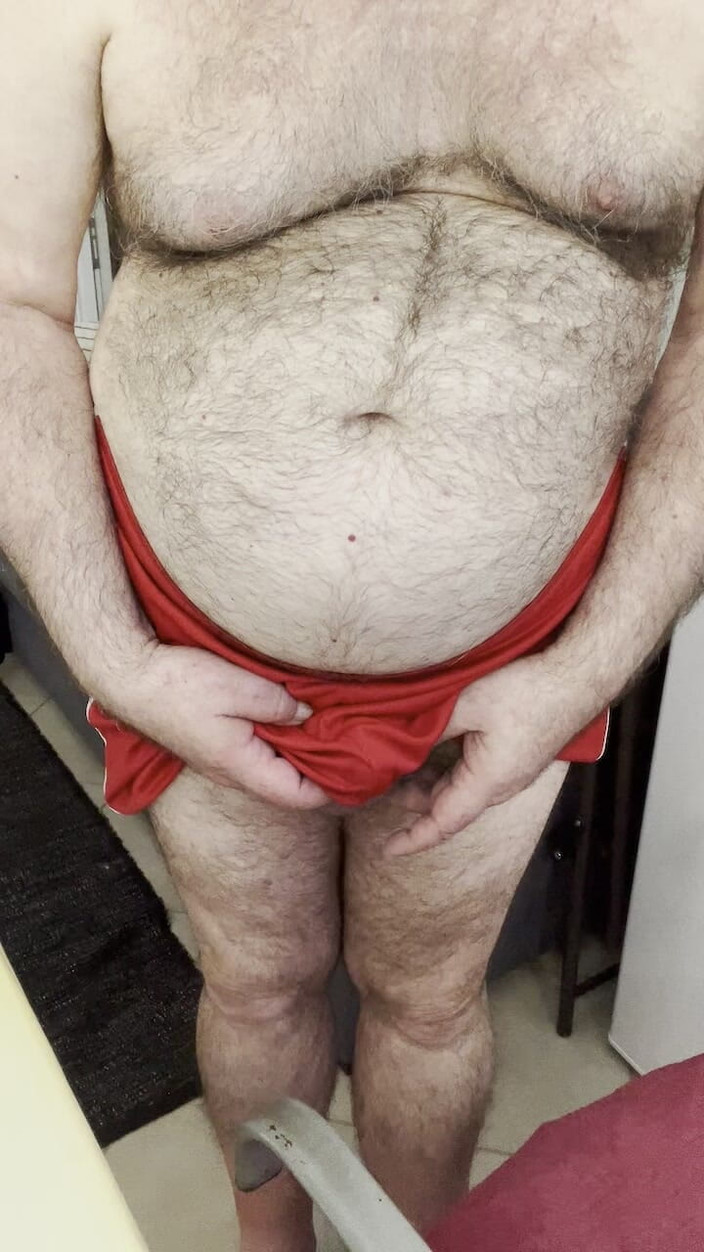 Coach Karl dude lodge: As bolas do treinador Karl acidentalmente escapam do short da...