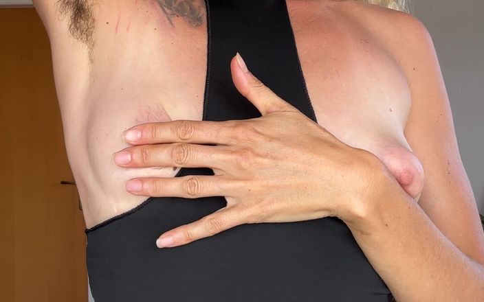 Amelie Lei: I Tease You with My New Sexy Dress