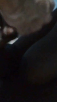 La ragazza nera ha perso iphone nell'armadio