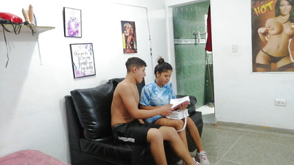 SAMANTA: Šukám se svým učitelem, je velmi pohledný a mladý má...