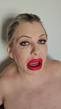 Claudia Marie: Claudia Marie Nová aktualizace fake prsou ošukána