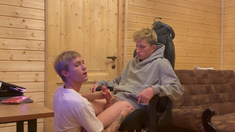 Ethan Lestray: Volledige video Grote lul neukt het strakke kontgaatje van schattige...