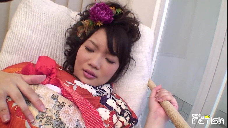 Pure Japanese adult video ( JAV): Hübsches japanisches teen befriedigt ihre muschi mit verschiedenen spielsachen von...