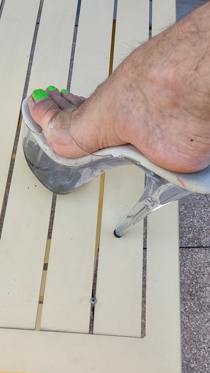 Mutsakin: High Heels