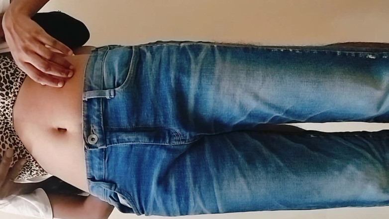 Pihu bhabhi: Vysokoškolská studentka z Dillí šuká
