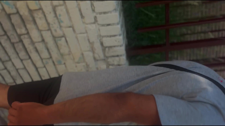 Latincurvyredhead: Cazzo nel parco con la mia vicina