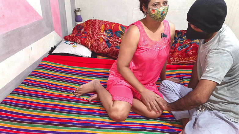 Pakistani CoupleX: Indiancă desi bhabhi și-a futut soțul în poziția capră cu sex hindi...