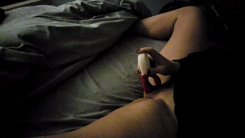 SexyHotwifeJenna: Hotwifeはベッドで自慰行為をキャッチ