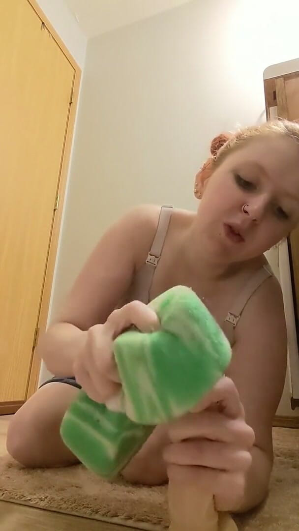 Sin Spice by Sophia Sinclair and Jasper Spice: Sitter freacă din nou pula ta cu buretele ei
