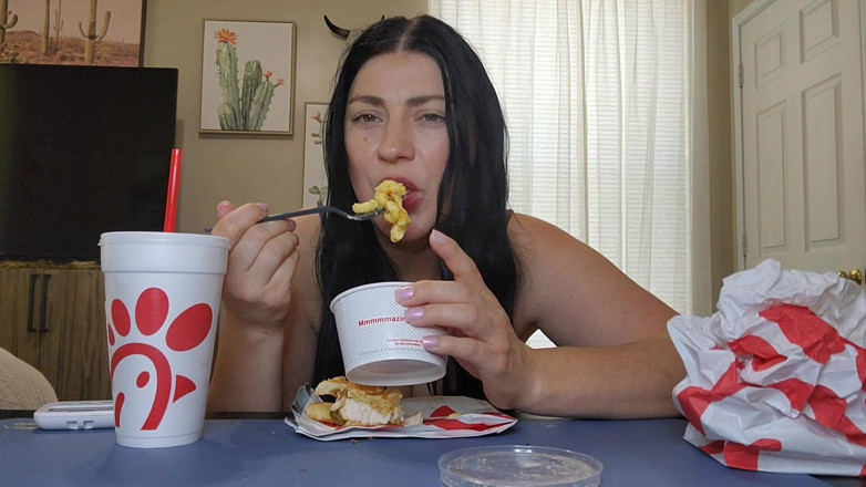 Julia Ryan: Fast Food macht mich so gasig