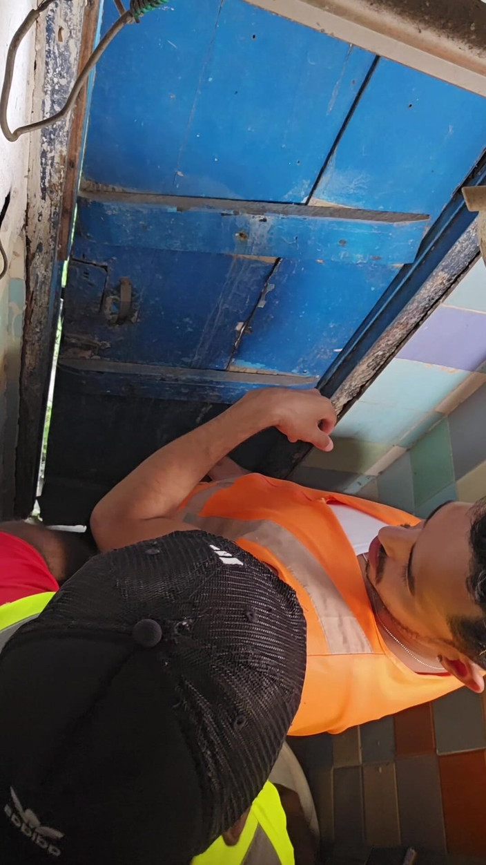 TheBlacKHunterr: Salle de bain de la société Dois Peões Pegando